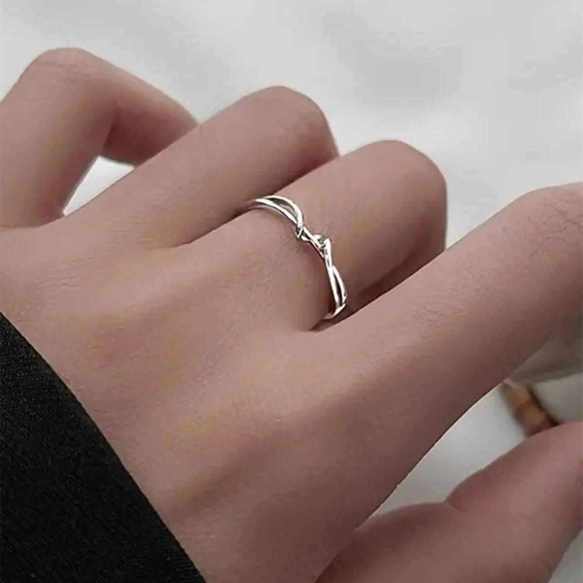 The Étreinte Ring