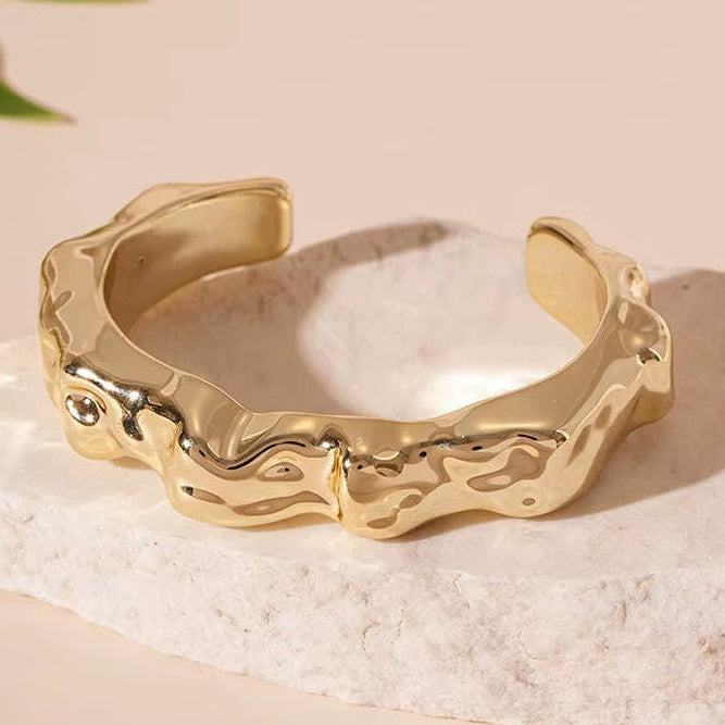 The FORMES Cuff — Sculptural Bracelet