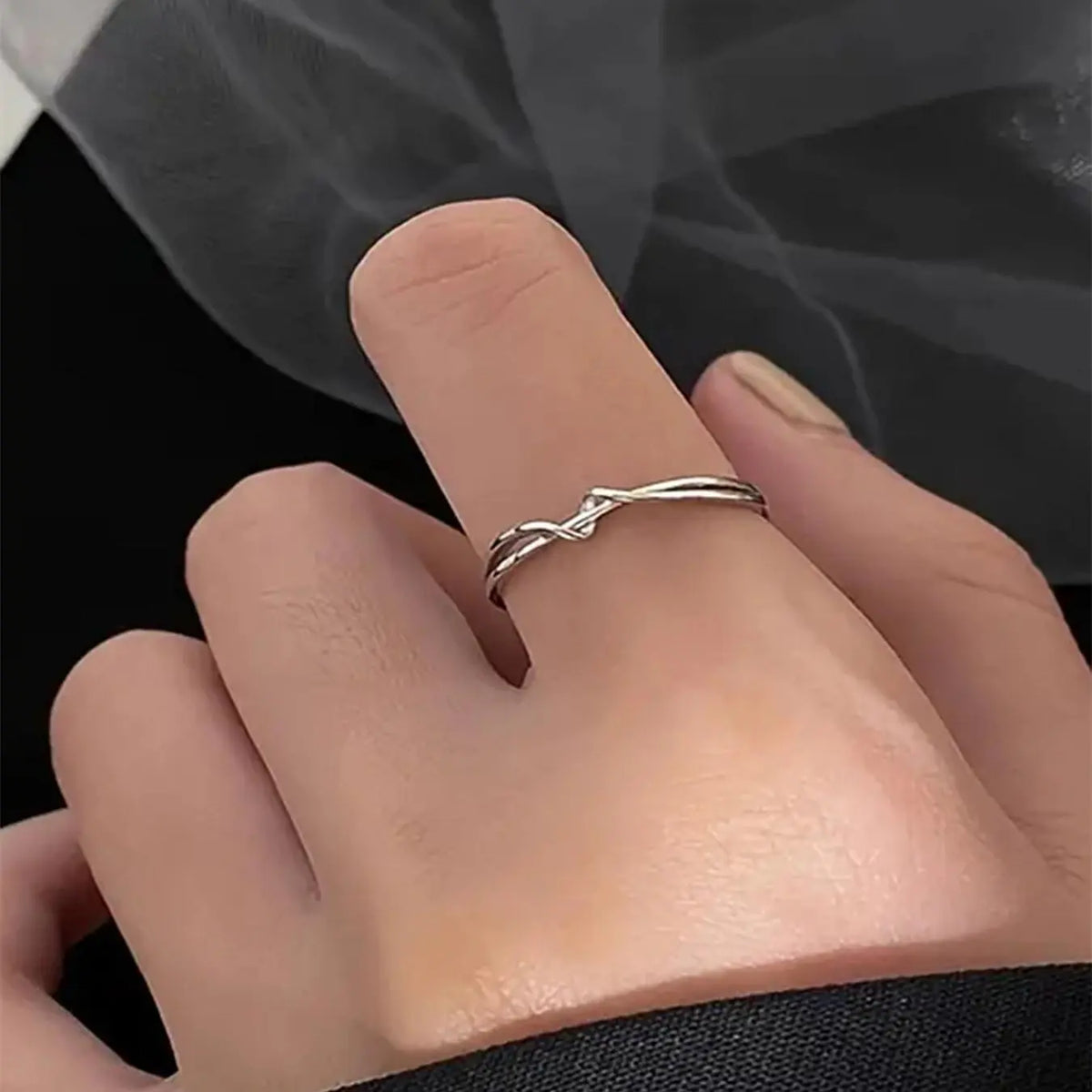 The Étreinte Ring