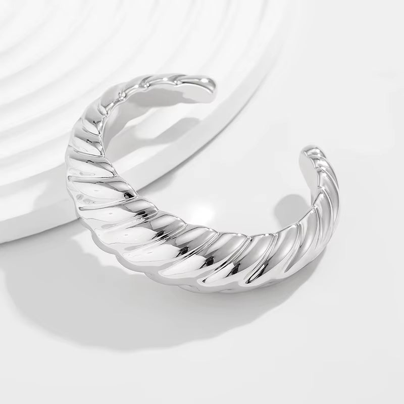 The FORMES Cuff — Sculptural Bracelet