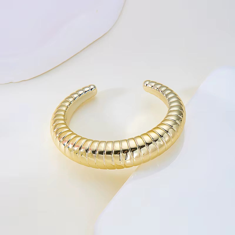 The FORMES Cuff — Sculptural Bracelet